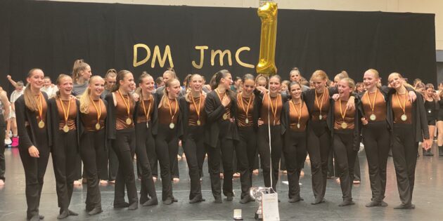 Riesige Freude bei den Tänzerinnen der „neo dance company“ der TG Bobstadt: Mit dem Gewinn der Deutschen Meisterschaft wurde ein Traum wahr. Foto: oh