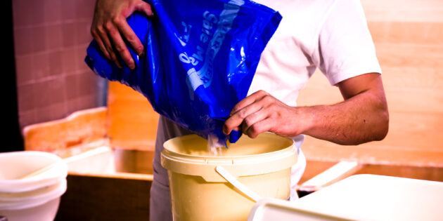 Nach der Ausbildung in der Bäckerei: Berufsstarter im Lebensmittel- und Gastgewerbe haben oft nur einen befristeten Arbeitsvertrag, kritisiert die Gewerkschaft NGG. Foto: NGG | Alireza Khalili