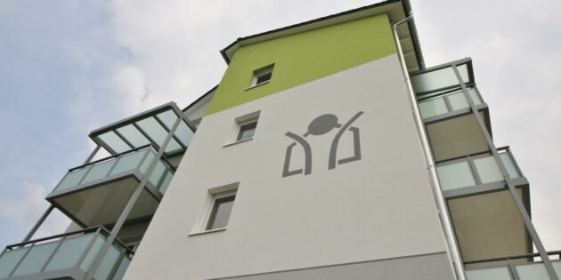 Auch die Baugenossenschaft Lampertheim muss zukünftig mit Darlehen anstatt Zuschüssen rechnen, mit denen die Stadt Lampertheim bezahlbaren Wohnraum fördert (im Bild ein Gebäude im Heideweg). Archivfoto: Hannelore Nowacki