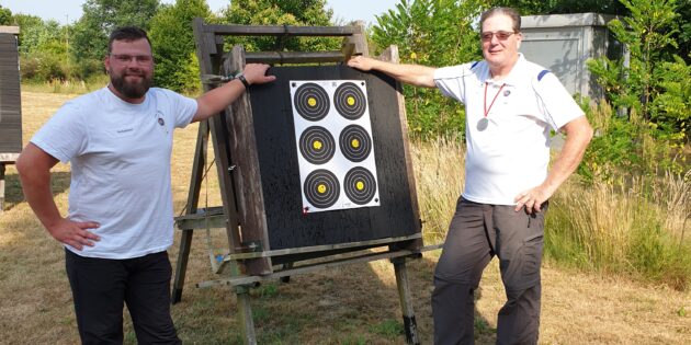 Bei der Landesmeisterschaft Feldbogen in Babenhausen am 19. Juni nahmen für den PBC Bürstadt Sebastian Eberle und Harry Schweigkoffer (v. l.) teil. Foto: oh