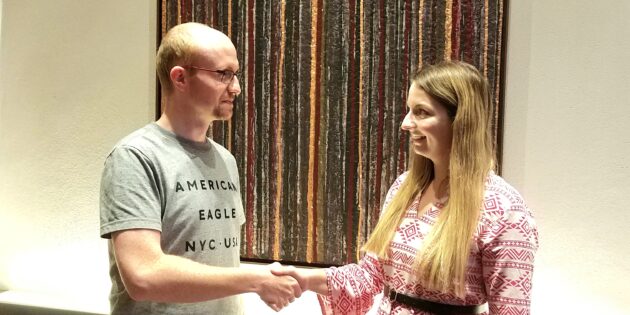 Gratulation zur Nominierung durch den Heppenheimer SPSD-Ortsvereinsvorsitzenden Benjamin Liesenberg. Foto: oh