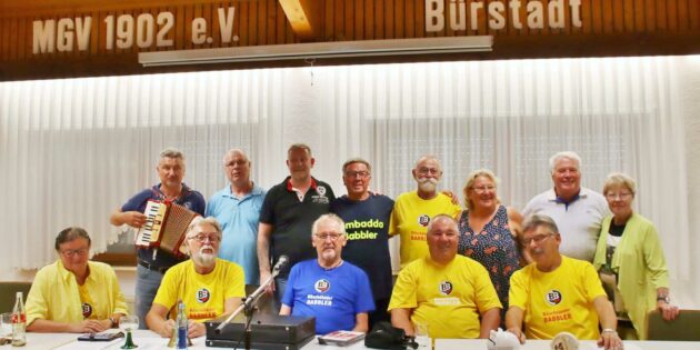Geschichten, die das Leben schrieb, waren beim Treffen der „Bäschdädder Babbler“ im Vereinsheim des MGV Bürstadt zu hören. Das Orga-Team hatte viel zu erzählen, unterstützt von zahlreichen Beiträgen aus dem Publikum. Foto: Hannelore Nowacki