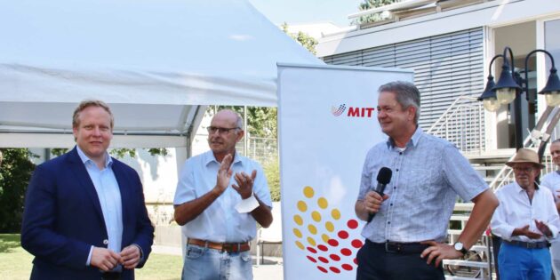 Tilman Kuban, Vorsitzender der Jungen Union Deutschland und CDU-Bundestagsabgeordneter, kam mit seiner Rede bei den Zuhörern gut an. MIT-Kreisvorsitzender Matthias Wilkes (rechts) sprach dem familiengeführten Mittelstand aus dem Herzen und Landwirt Werner Hartmann (Mitte) ging auf Probleme der Landwirtschaft vor Ort ein. Foto: Hannelore Nowacki