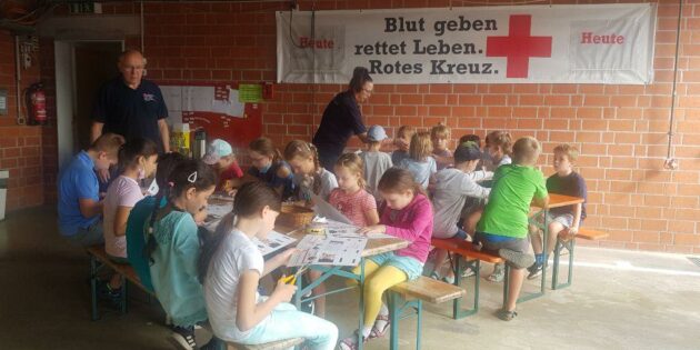 Eine Besondere Attraktion der Ferienbetreuung war der Besuch des Deutschen Roten Kreuzes. Foto: oh