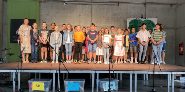 Die neuen Fünftklässler an der ADS wurden feierlich und musikalisch begrüßt. Foto: oh
