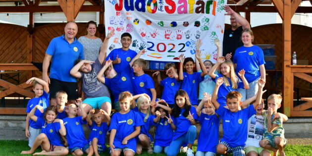Die Teilnehmer, Trainer und Betreuer der diesjährigen Judo-Safari des 1. Judo-Club Bürstadt. Foto: Klemens Timm