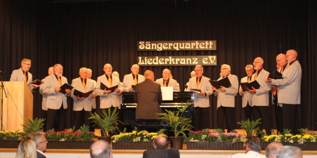 Zwar kein klassisches Jubiläum, aber dennoch Grund genug zum Feiern: Das Sängerquartett Liederkranz hat am Samstag zu seinem 110 jährige Jubiläum zum Liederabends in das Bürgerhaus Hofheim eingeladen. Foto: Eva Wiegand 