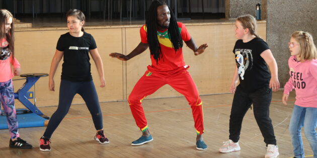 Bei den Kindern in Biblis kam das Afro-Yoga besonders gut an. Foto: oh