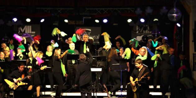 Ein freudiges und harmonisches Wiedersehen am Samstag und Sonntag feierten der Chor Joyful und das Publikum beim Konzert mit dem Titel „See you again“. Foto: Hannelore Nowacki