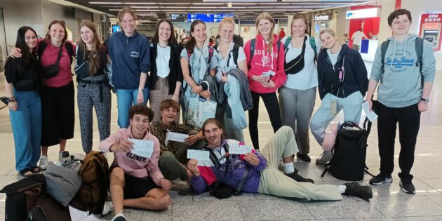Die weltwärts-Freiwilligen des Jahres 2022 vor ihrem Abflug in die Partnerländer. Wer ist nächstes Jahr dabei? Foto Karl Kübel Stiftung