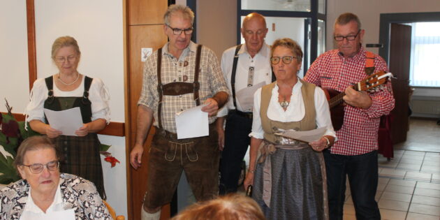 Musik und Geselligkeit standen beim Weinfest der Senioren in Wattenheim im Vordergrund. Foto: oh