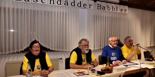 Bei den Bäschdädder Babblern darf gelacht werden, aber auch die Wehmut im Rückblick auf glückliche Zeiten der Vereins- und Straßenfeste hatte ihren Platz. Foto: Hannelore Nowacki
