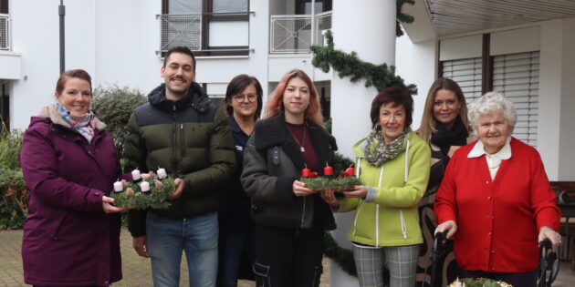 Adventskränze als kleines Zeichen der Hoffnung
