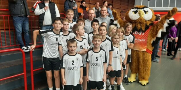 Die Jungen und Mädchen der Handball D-Jugend freuten sich über dieses Besondere Erlebnis. Foto: oh