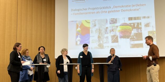 Christine Schmitt (l.) und Benedikt Wirth (r.) von der Karl Kübel Stiftung stellten die Ergebnisse vor und sprachen mit Vertreterinnen der Modellstandorte über ihre Erfahrungen. Foto: Karl Kübel Stiftung