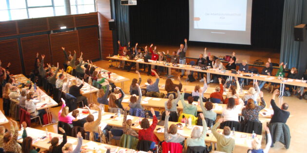 Einstimmig stimmten 118 Personalräte der Schulen aus dem Kreis Bergstraße und dem Odenwaldkreis für die Annahme der Resolution. Foto: oh
