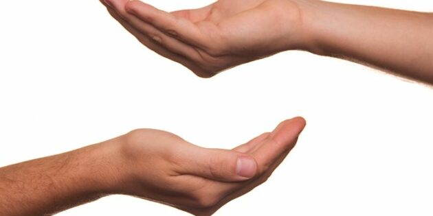 Bedürftigen Familien und einsamen Menschen helfen