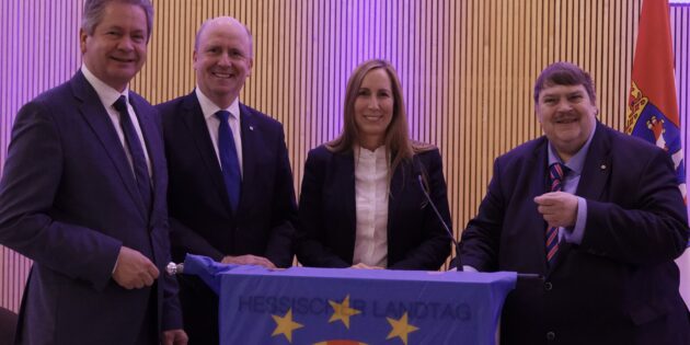Matthias Wilkes, Landesvorsitzender der Paneurop-   Union Hessen, Uwe Becker, Staatssekretär für Bundes- und Europaangelegenheiten, Astrid Wallmann, Landtagspräsidentin und Bernd Posselt, Präsident der Paneuropa-Union Deutschlands (v.l.). Foto: oh
