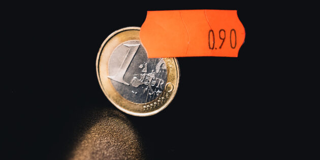 Wenn der Euro kein Euro mehr ist: Wer wenig verdient, kann sowieso keine großen Sprünge machen. Die galoppierende Inflation trifft Geringverdiener jetzt aber besonders hart, sagt die Gewerkschaft NGG – und kündigt fürs neue Jahr an, ein Lohn-Plus von „10 plus X Prozent“ zu fordern. Foto: NGG | Florian Göricke
