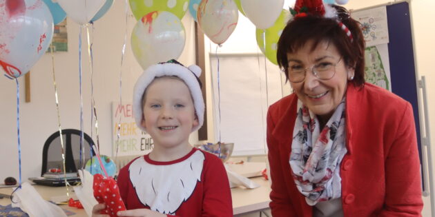 Nikolaus überraschte Kinder im Quartiersbüro
