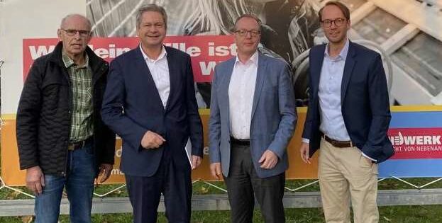 Mittelständler und Handwerker im Gespräch: MIT-Ehrenvorsitzender Werner Hartmann, Hauptgeschäftsführer der Handwerkskammer Frankfurt Rhein-Main, Christoph Riess, MIT- Bezirks- und Kreisvorsitzender Landrat a.D. Matthias Wilkes und der stellvertretender Kreisvorsitzende der MIT-Bergstraße, Stefan Griesheimer. Foto: oh