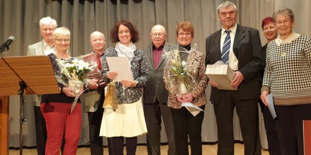 Bei der Adventsfeier des Katholischen Kirchenchor und Gesangverein „Cäcilia“ Hofheim wurden zahlreiche Mitglieder geehrt.  Foto: oh