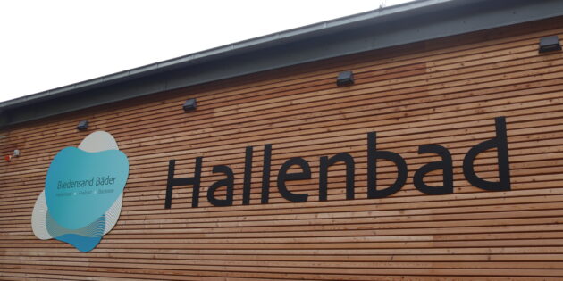 Für das Hallenbad steht 2023 ein besonderes Jubiläum an. Foto: Benjamin Kloos
