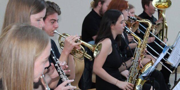 Die Bigband des Lessing-Gymnasiums wird das Weihnachtskonzert musikalisch mitgehalten. Foto: LGL 