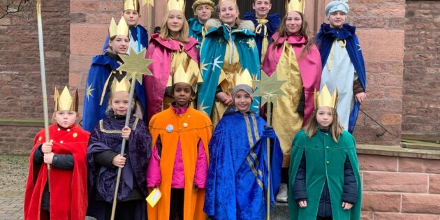 Brachten Segen in die Häuser und sammelten dabei Spenden: Die Sternsinger in Nordheim und Wattenheim. Foto: oh