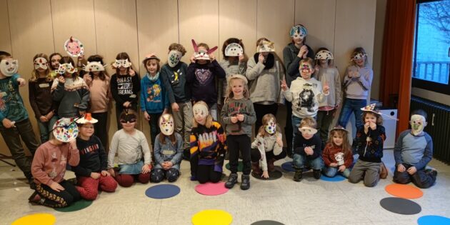 Die bunten Masken passend zum Thema „Tierischer Winter“