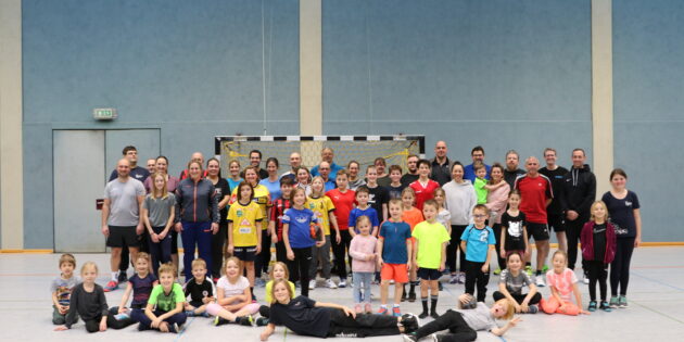 Klein und Groß hatten gemeinsam Spaß am Handball. Foto: oh