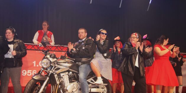 Das Stadtprinzenpaar war zum Jubiläum des 1. CC Rot-Weiß mit dem Motorrad auf der Route 66 unterwegs. Foto: Hannelore Nowacki