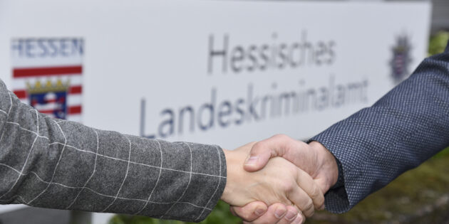 Die neuen Kolleginnen und Kollegen für das Hessische Landeskriminalamt wurden offiziell begrüßt. Symbolbild: HKLA