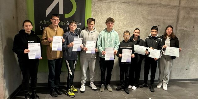 An der Alfred-Delp-Schule wurden die DELF-Zertifikate vergeben sowie die Sieger des Mathematikwettbewerbes ausgezeichnet. Foto: oh