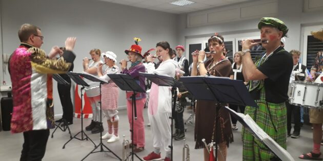 In einer närrischen Musikstunde bewies der Musikzug der Feuerwehr Bürstadt/Hofheim nicht nur sein musikalisches Talent, sondern zudem viel Humor. Foto: oh