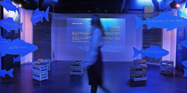 Das Nibelungenmuseum widmet sich in seiner Installation „NIBEL RHEIN“ der Darstellung des Rheins in den verschiedenen Dichtungen der Nibelungensage. Foto: Rudolf Uhrig