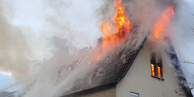 Brand zerstört Wohnhaus in Biblis  