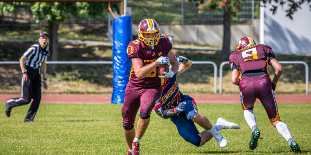 Die Seniors der Redskins werden am 25. März die neue Footballseason in Bürstadt eröffnen. Nun endlich nicht mehr mit improvisierten Goalposts (siehe Bild). Foto: Redskins