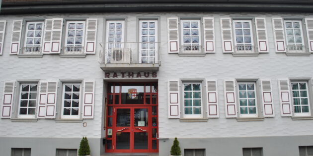 Im Groß-Rohrheimer Rathaus stehen die politischen Zeichen auch nach der jüngsten Sitzung der Gemeindevertreterversammlung weiter auf Sturm.  Archivfoto: Benjamin Kloos