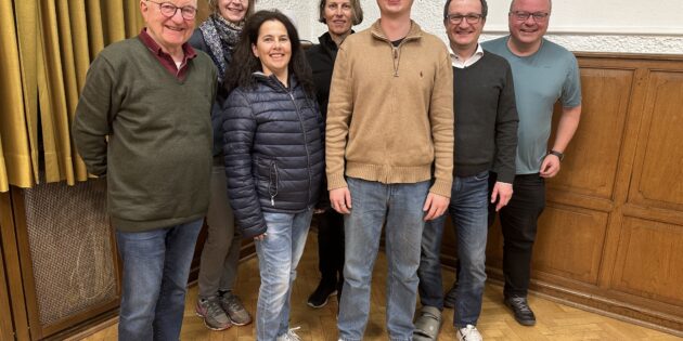 Im Austausch: Helmut Hummel, Cornelia Schürer, Manuela Teufel, Stefanie Teufel, Ole Wilkening, Gernot Diehlmann und  Thomas Bittner (v.l.). Foto: oh