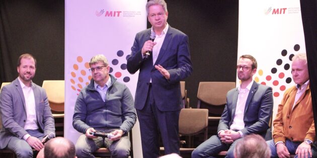 Bei einer Diskussionsrunde in einem innovativen Format wurde beim MIT-Frühlingsempfang intensiv miteinander gesprochen. Foto: oh