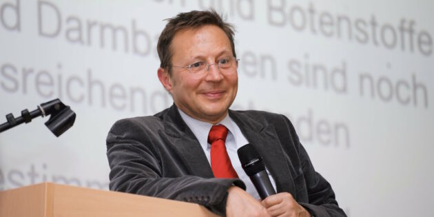 Am 21. März spricht der Magen-Darm- und Stoffwechselspezialist PD Dr. Uwe Seitz, Chefarzt der Gastroenterologie am Kreiskrankenhaus Bergstraße, über die medizinische Sinnlosigkeiten von Diäten und wie eine dauerhafte Gewichtsabnahme gelingen kann. Foto: Kreiskrankenhaus Bergstraße / Thomas J. Zelinger 