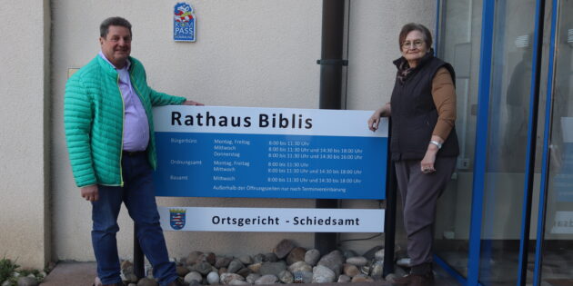 Stehen als Schiedspersonen im Schiedsamt für die Bürger in Biblis zur Verfügung: Mona Pfeiffer-Hartmann und ihr Stellvertreter Roland Woll (v.r.). Foto: Benjamin Kloos