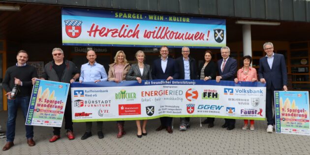 Bürstadt und Lampertheim bekommen für die Ausrichtung der 9. Spargelwanderung Unterstützung von Sponsoren, die am Donnerstag vorgestellt wurden. Foto: Hannelore Nowacki 