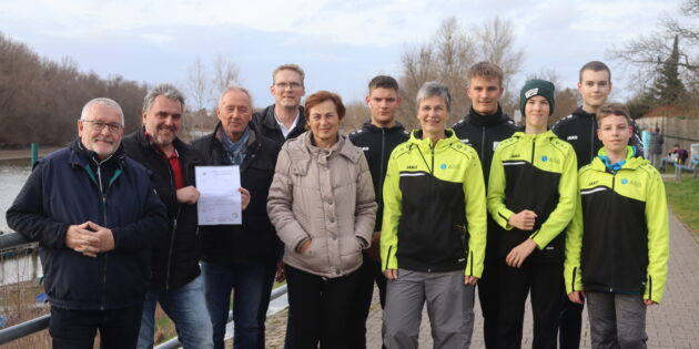 Der Kanu-Club Lampertheim freut sich über die Unterstützung durch die Bürgerstiftung – 1.000 Euro werden für die inklusive Vereinsarbeit und insbesondere einen Rettungskatamaran zur Verfügung gestellt. Foto: Benjamin Kloos