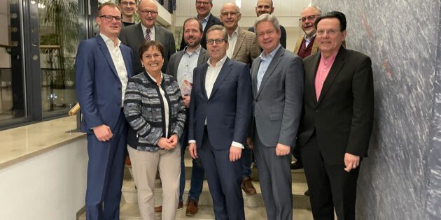 Die Mittelstands- und Wirtschaftsunion Südhessen (MIT) und die IHK Darmstadt Rhein Main Neckar haben sich getroffen, um über die wirtschaftliche Lage, Forderungen an die Politik und konkreten Maßnahmen zum Bürokratie-Abbau zu sprechen. Foto: oh