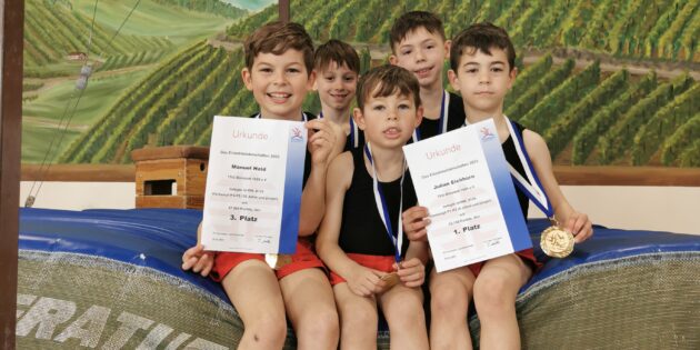 Der Turnnachwuchs der TSG Bürstadt: Manuel Held, Lucas Held und Julian Eichhorn (vorne v.l.) sowie Iason Betzounis und Leon Krause (hinten v.l.). Foto: oh