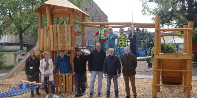 Das neue Spielgerät im Außenbereich der Kita Falterweg sorgt bei allen Beteiligten und besonders bei den Kindern für Begeisterung. Foto: Benjamin Kloos