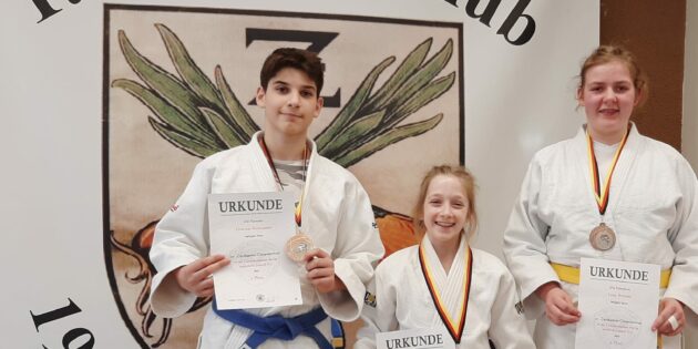 Für den 1. Judo-Club Bürstadt erfolgreich: Dimitar Atanassov, Hannah Ruckteschler und Lena Wendel (v. l.). Foto: oh