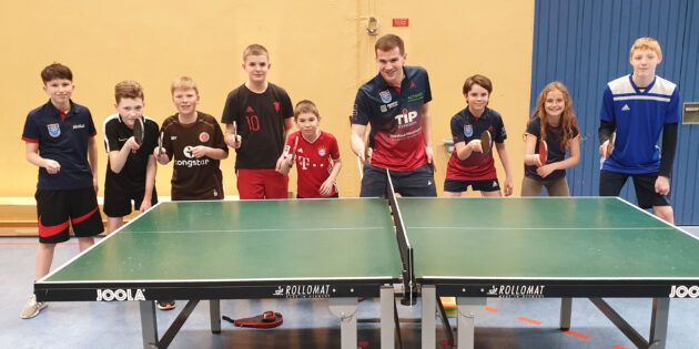 Viel Spaß hatte der Nachwuchs beim Sondertraining mit TTC-Bundesligaspieler Alfredas Udra. Foto: oh